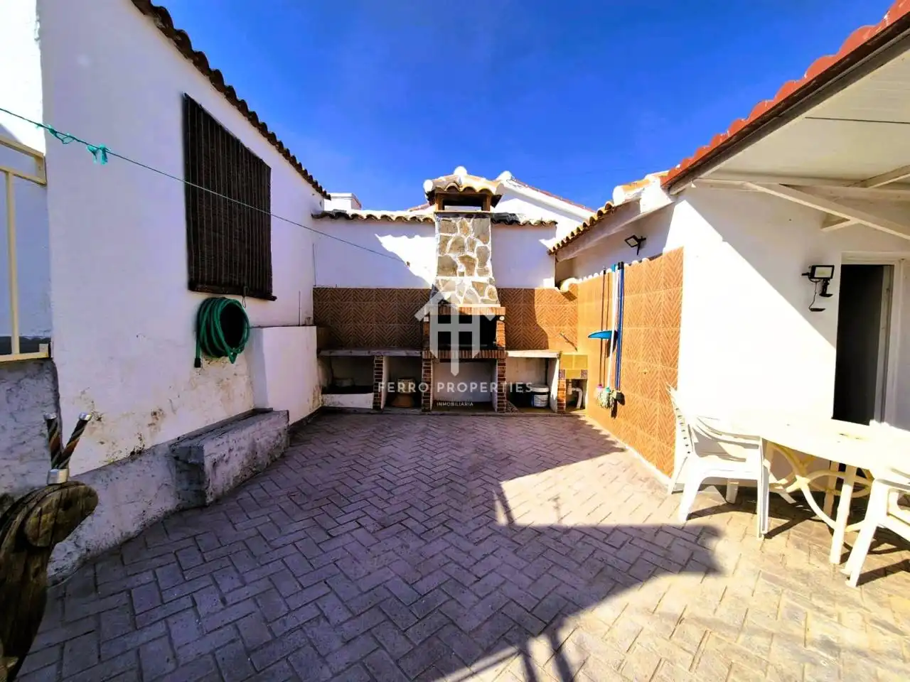 Vista exterior de Casa o xalet en venda en Loja amb Terrassa, Piscina i Moblat