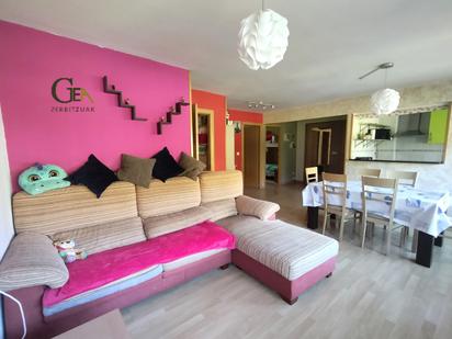 Sala d'estar de Pis en venda en Villabona amb Balcó