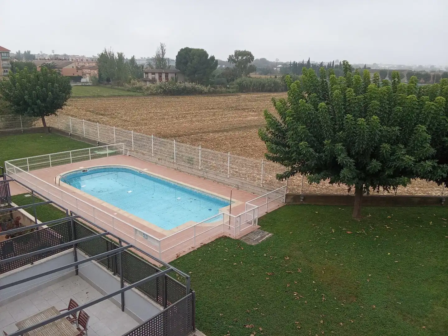 Schwimmbecken von Einfamilien-Reihenhaus zur Miete in Utebo mit Terrasse, Schwimmbad und Möbliert