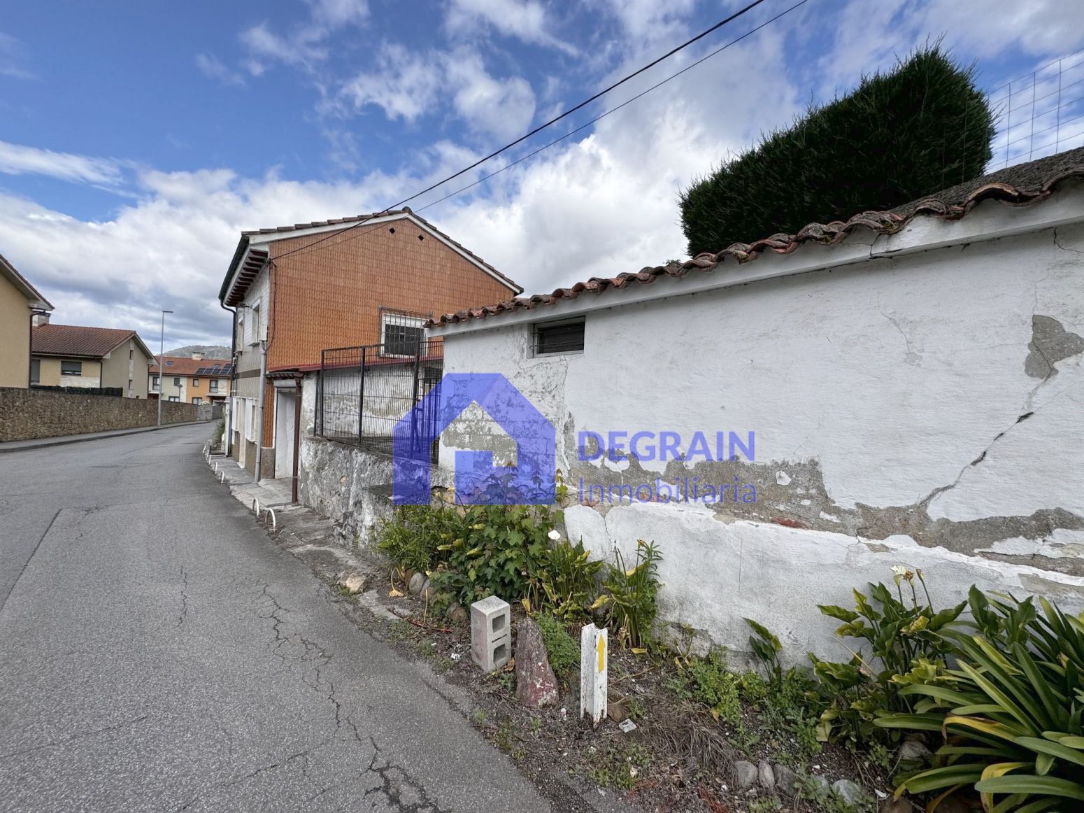 Vista exterior de Casa o xalet en venda en Siero amb Calefacció i Terrassa