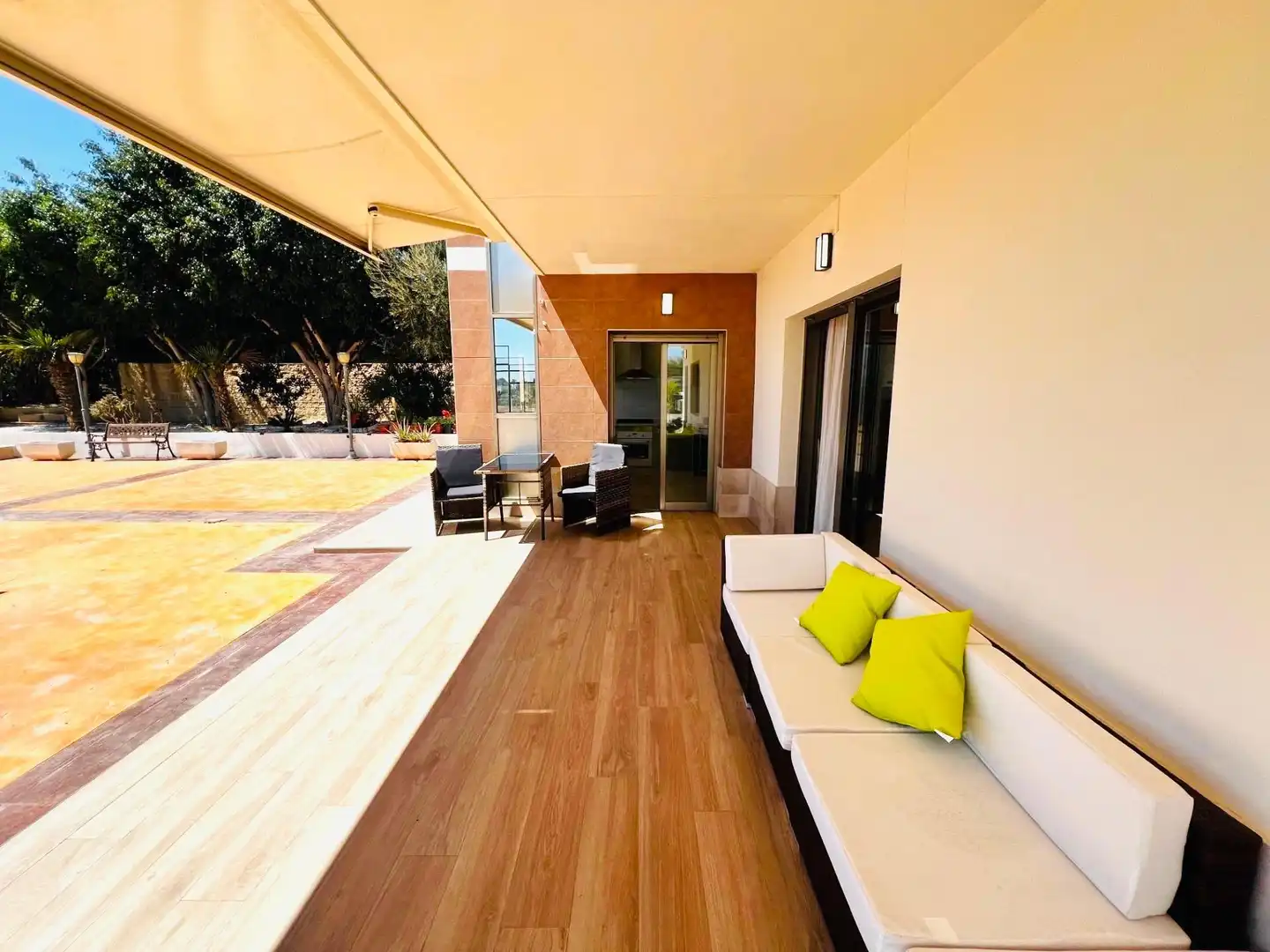 Terrassa de Casa o xalet en venda en Elche / Elx amb Aire condicionat, Calefacció i Jardí privat