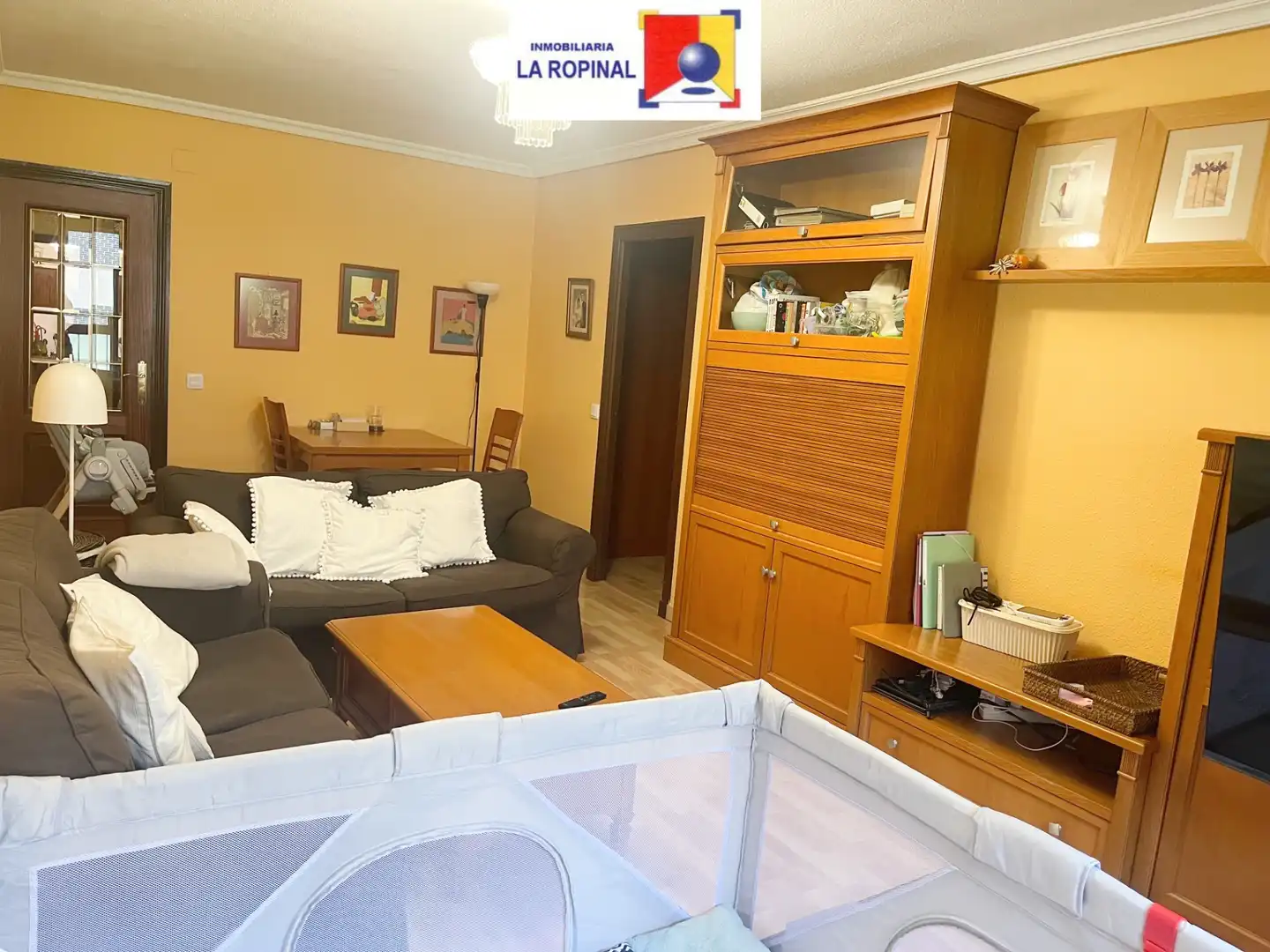 Living room of Flat for sale in Salamanca  with Heating, Parquet flooring and Furnished