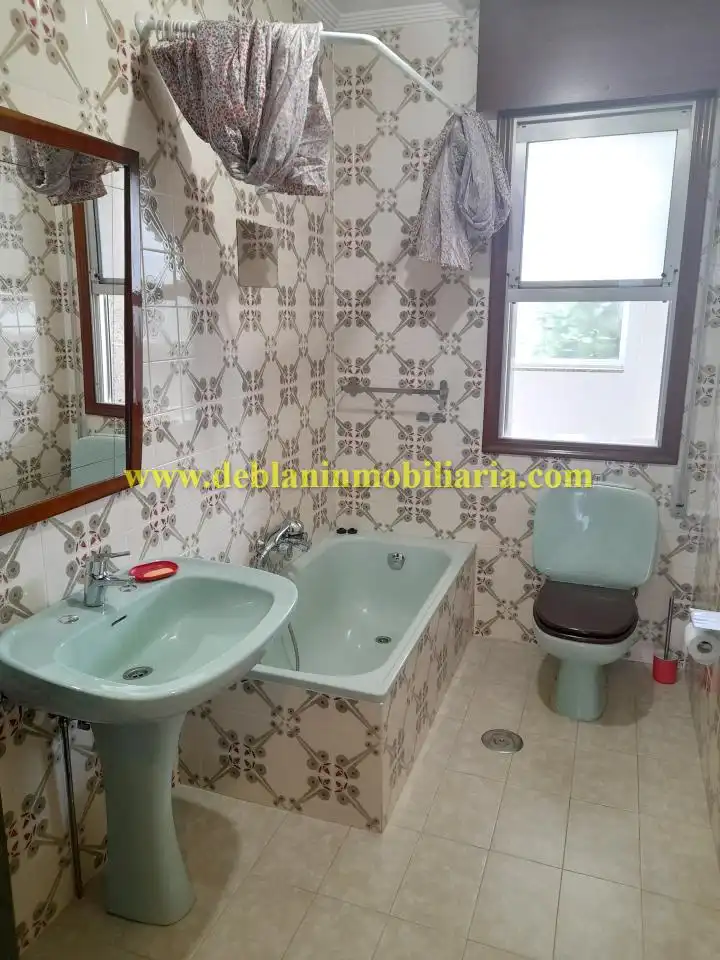 Badezimmer von Wohnung zur Miete in O Porriño   mit Terrasse und Balkon
