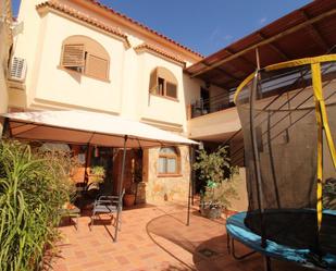 Jardí de Casa o xalet en venda en Valdelacalzada amb Aire condicionat, Calefacció i Terrassa