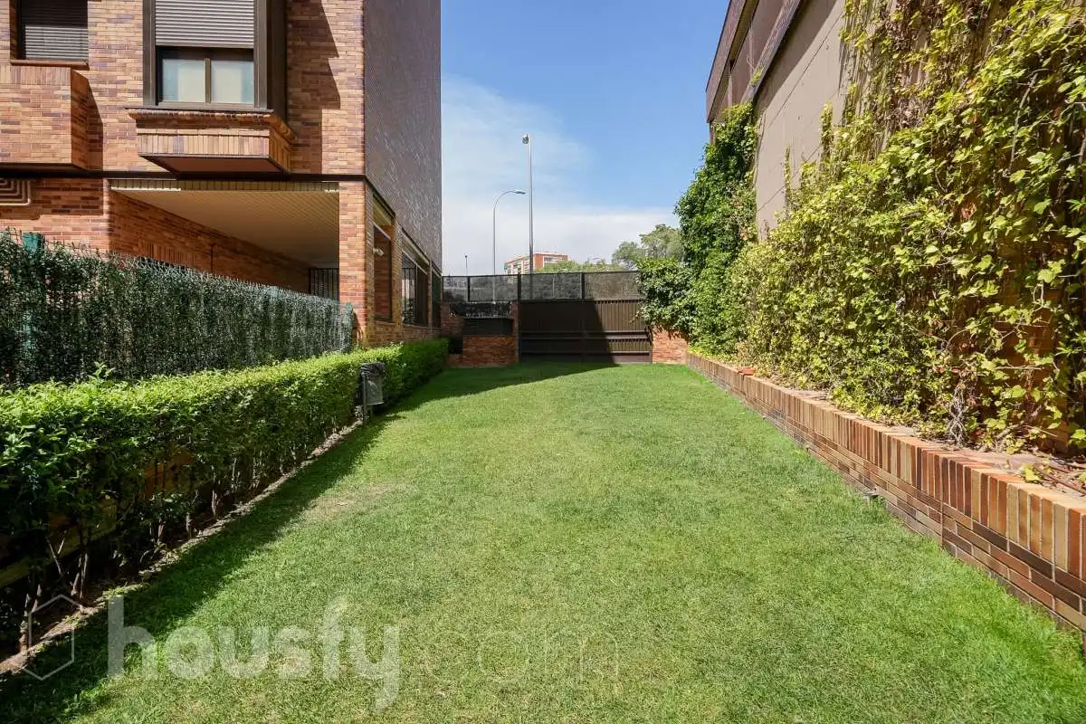 Vista exterior de Pis en venda en Madrid amb Aire condicionat, Calefacció i Terrassa
