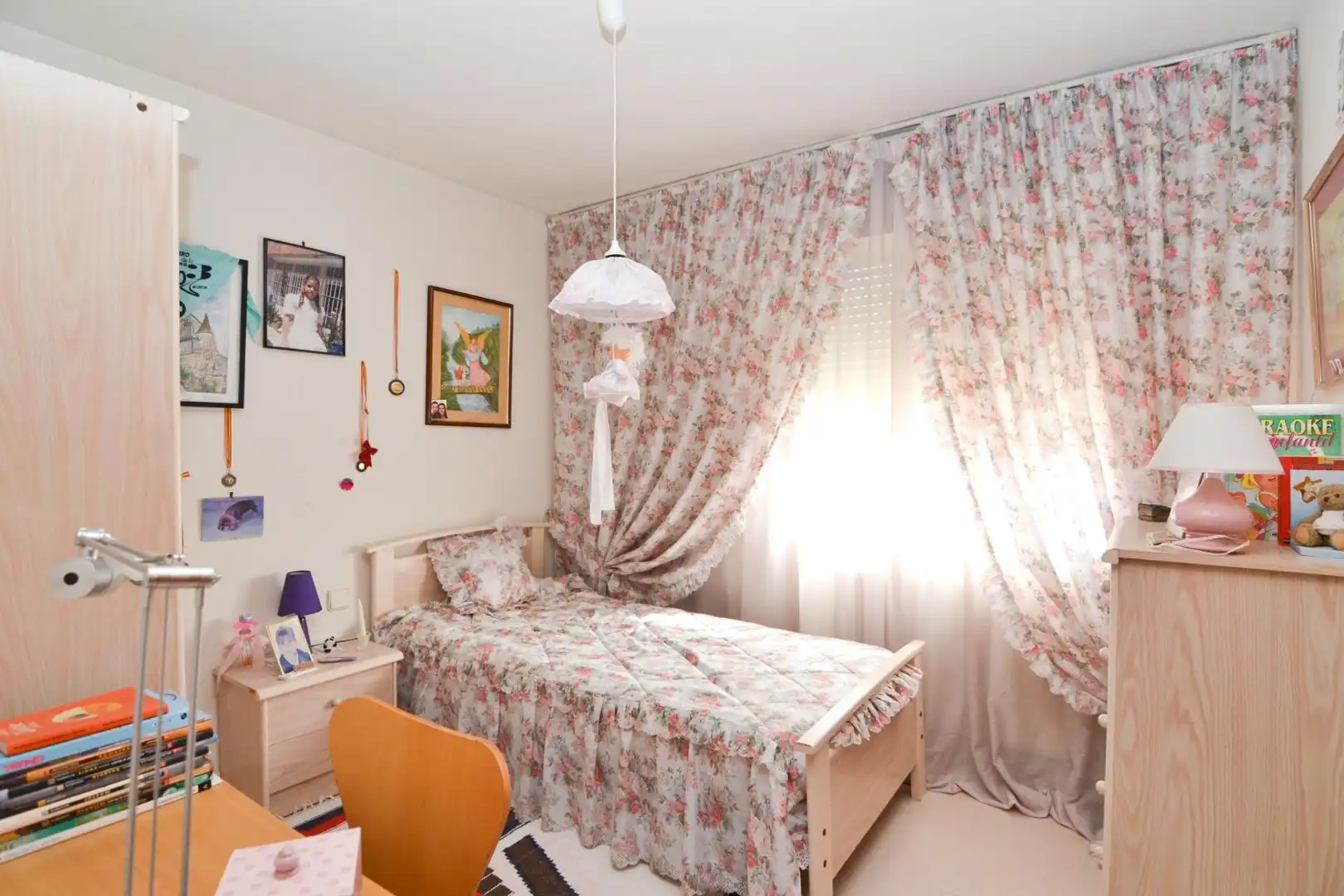Habitación de Casa adosada en venta en Navalcarnero con Aire acondicionado, Calefacción y Jardín privado