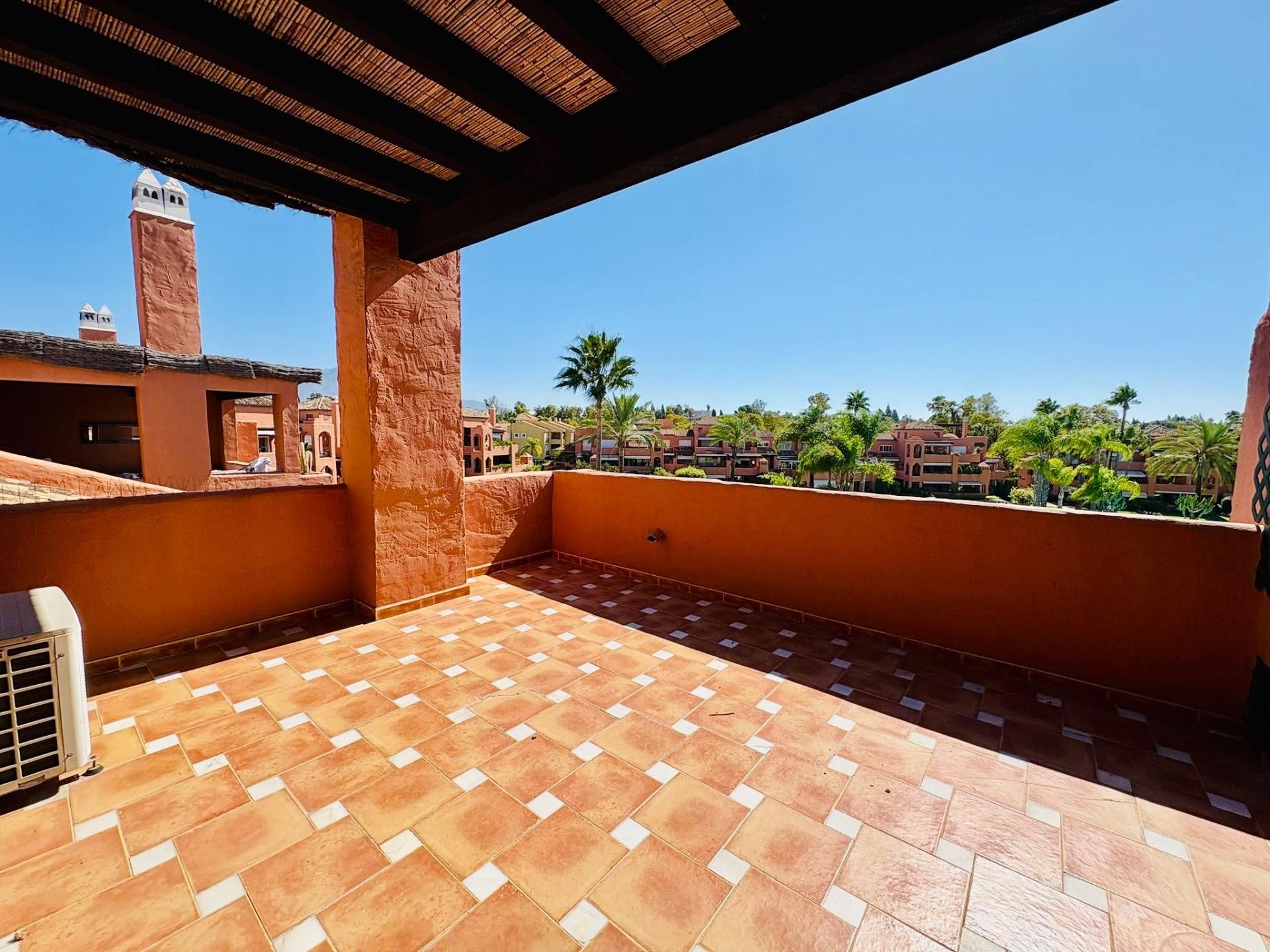 Duplex to rent in Casasola