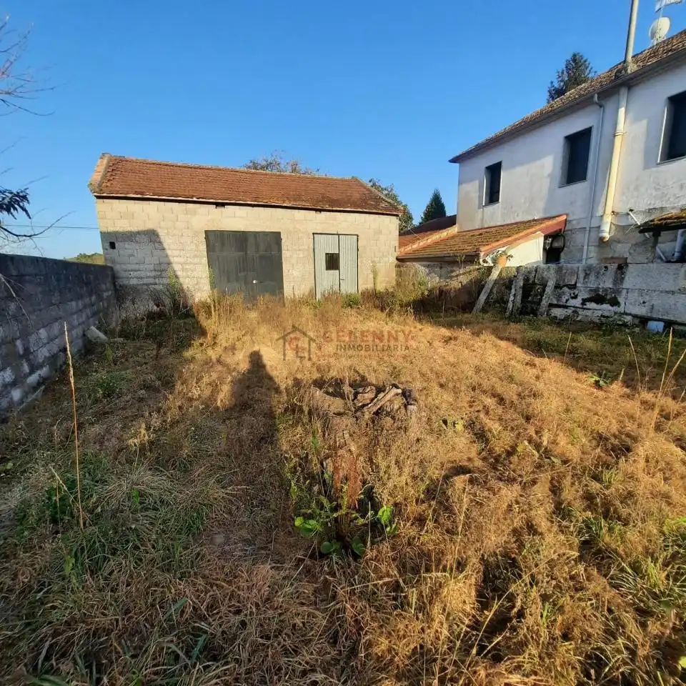 Detached homes for sale in A Merca    with Heating, Private garden and Storage room