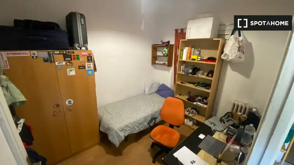 Bedroom of Flat for share in Madrid  with Air Conditioner, Heating and Terrace