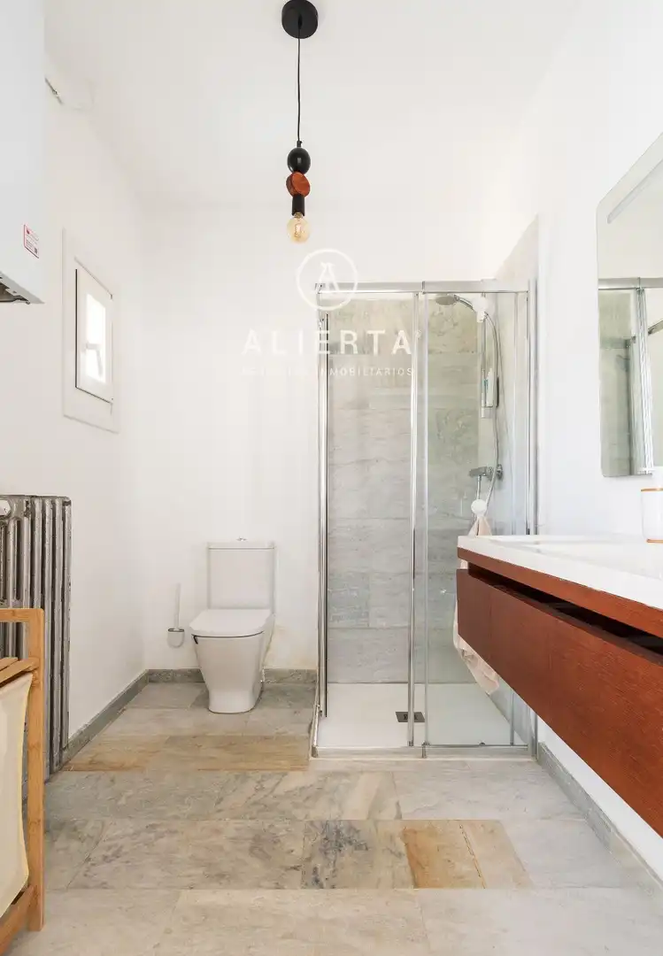 Bathroom of Flat for sale in Zaragoza  with Air Conditioner, Heating and Terrace