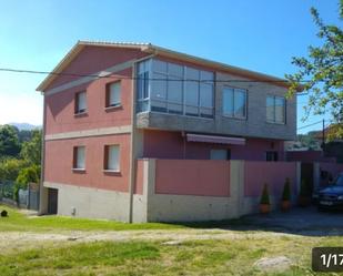 Vista exterior de Casa o xalet en venda en Pontevedra Capital  amb Calefacció, Jardí privat i Terrassa