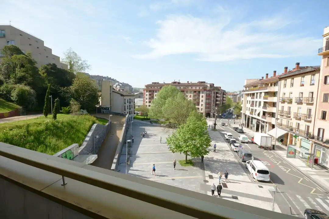 Vista exterior de Pis en venda en Donostia - San Sebastián  amb Calefacció, Traster i Balcó