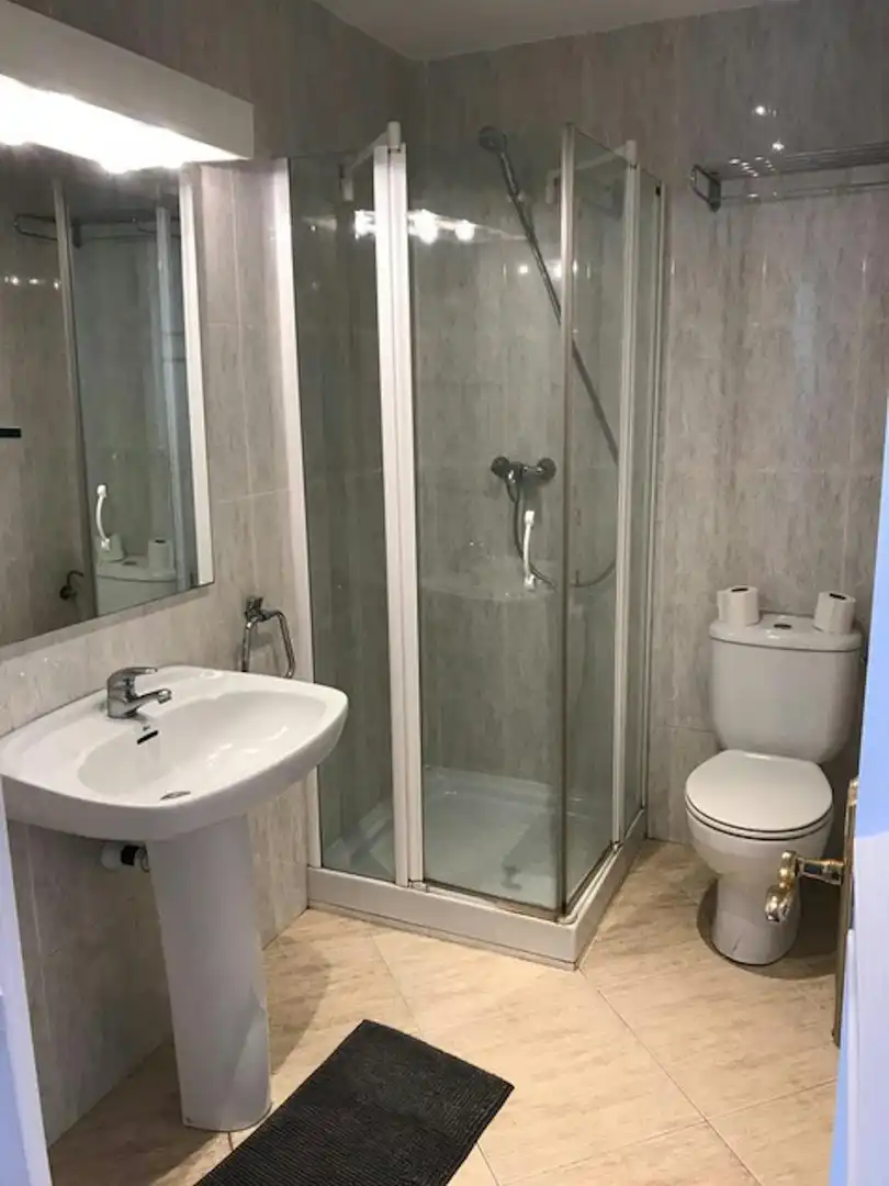 Bathroom of Flat for share in Barcelona  with Heating, Furnished and Washing machine