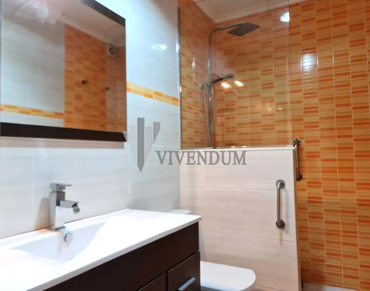 Baño de Piso en venta en Vigo  con Calefacción, Parquet y Terraza