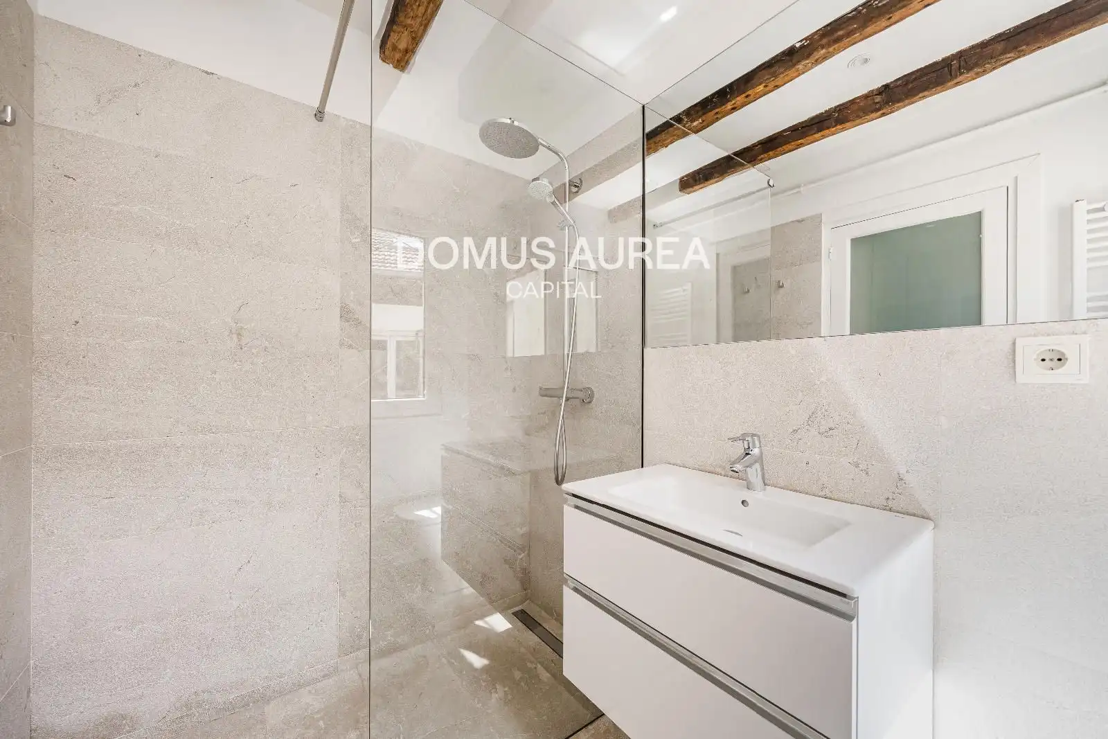 Baño de Ático de alquiler en Madrid con Aire acondicionado, Calefacción y Parquet