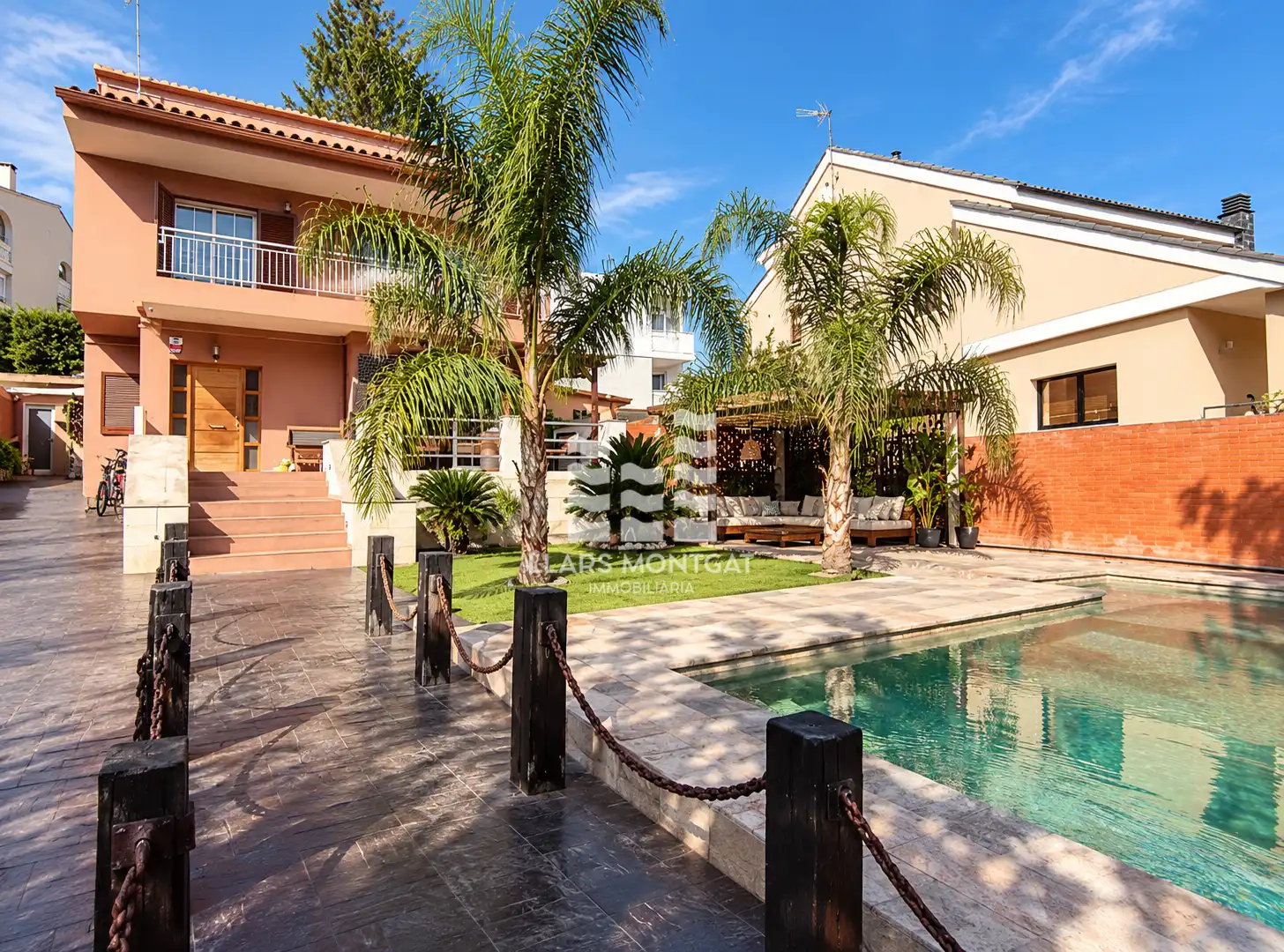 Vista exterior de Casa o xalet en venda en Tiana amb Aire condicionat, Calefacció i Jardí privat