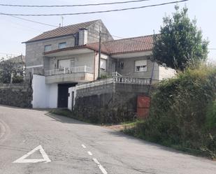 Vista exterior de Casa adosada en venda en Vigo  amb Terrassa i Balcó