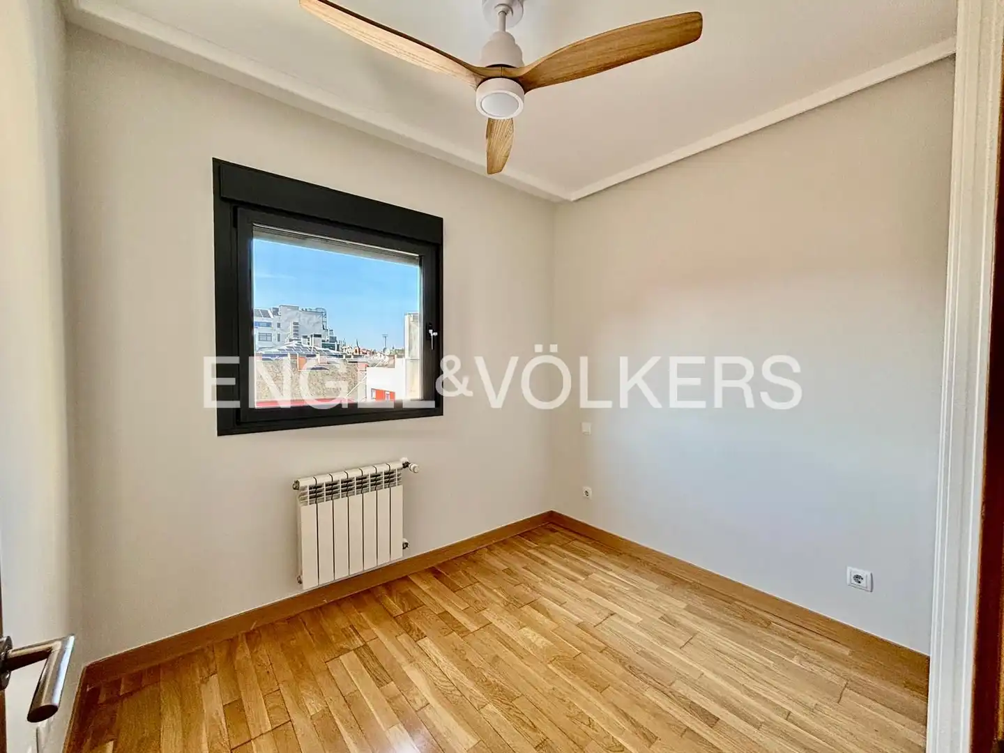 Dormitori de Àtic de lloguer en Madrid amb Aire condicionat, Calefacció i Parquet