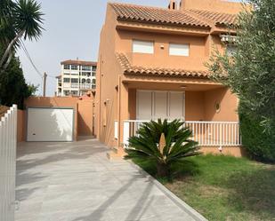 Exterior view of Single-family semi-detached for sale in Benicasim / Benicàssim  with Air Conditioner and Terrace