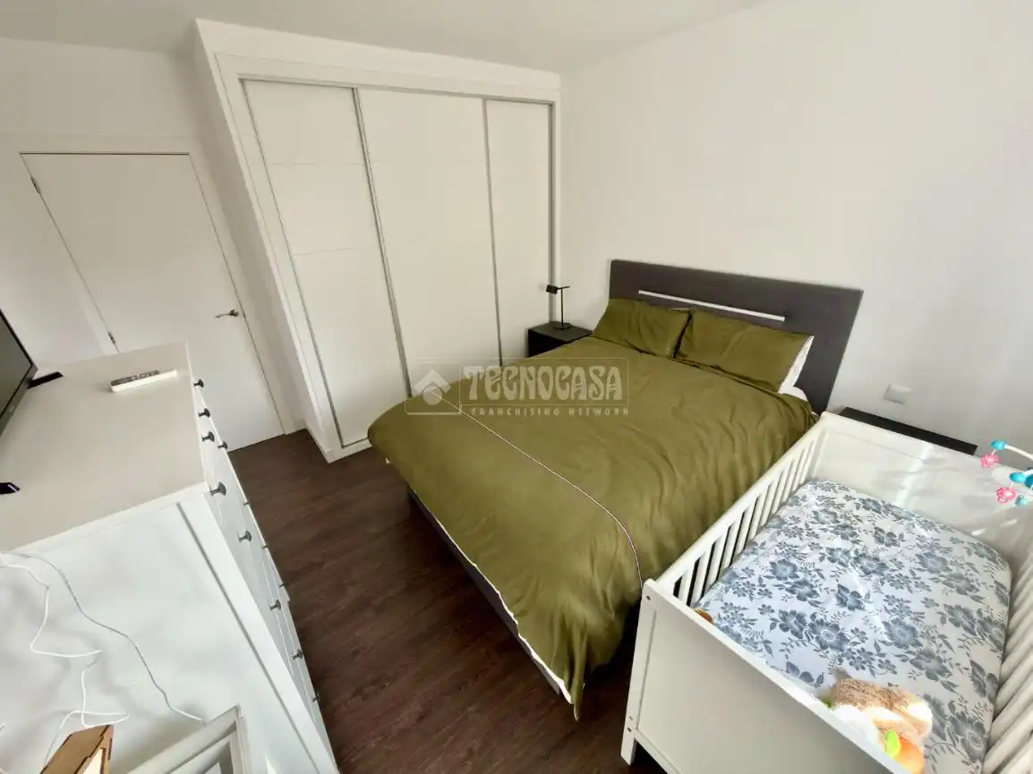 Schlafzimmer von Wohnung zum Verkauf in Cabanillas del Campo mit Klimaanlage, Heizung und Terrasse