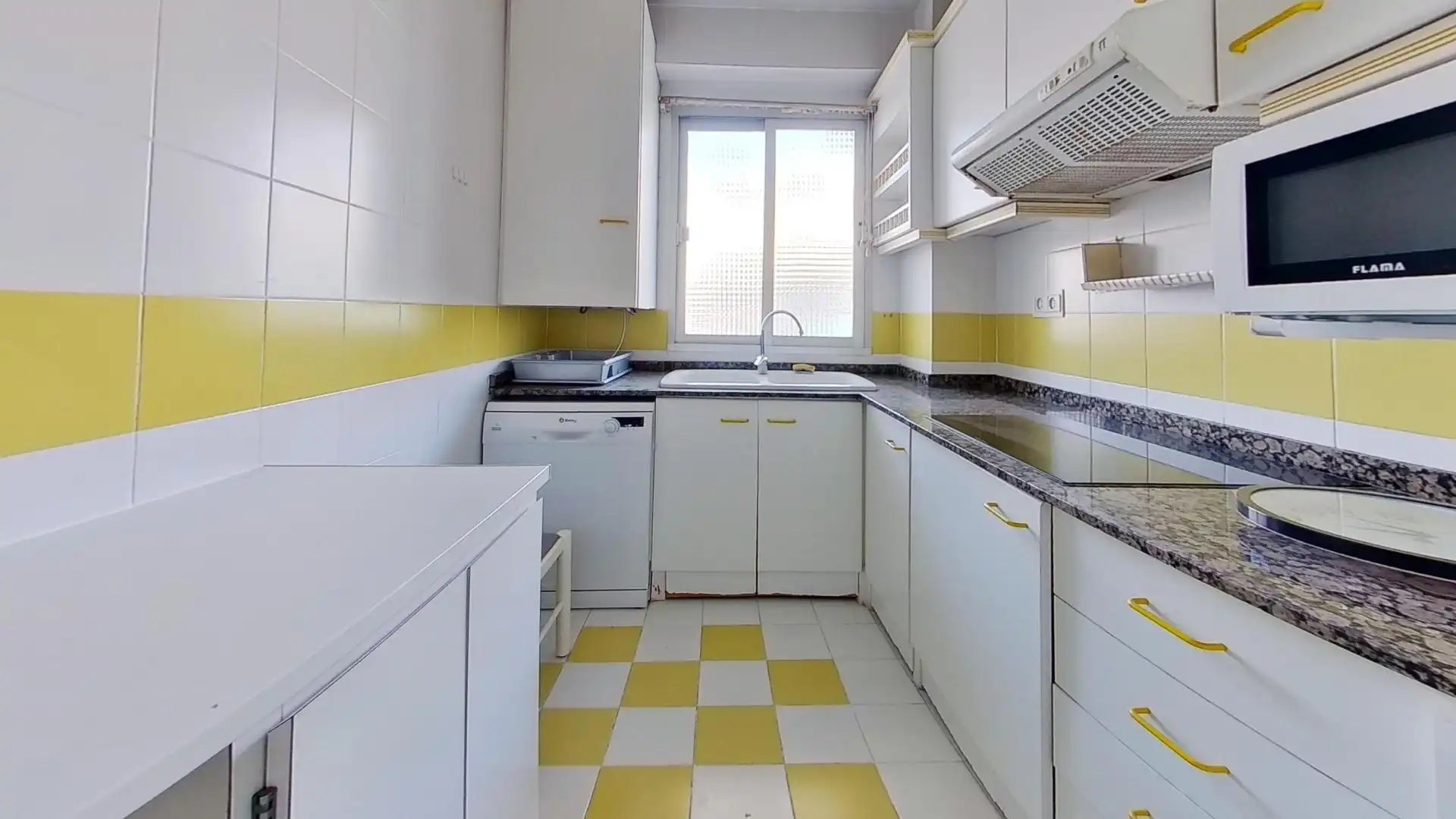 Kitchen of Flat for sale in Valencia  with Air Conditioner, Terrace and Storage room