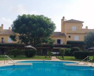 Piscina de Casa adosada en venda en Chiclana de la Frontera amb Aire condicionat, Jardí privat i Terrassa