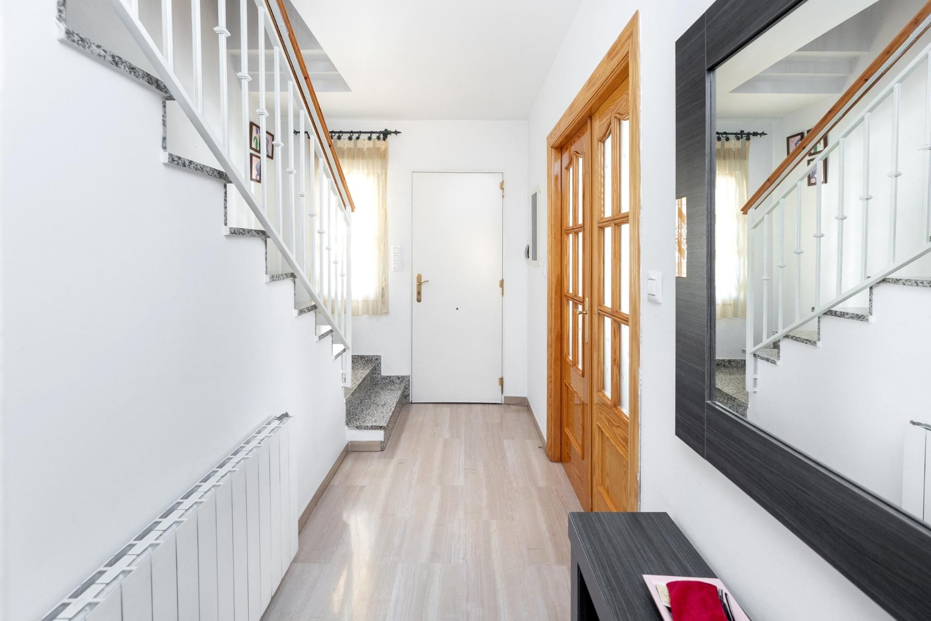 Casa adosada en venta en Las Gabias con Aire acondicionado, Calefacción y Jardín privado