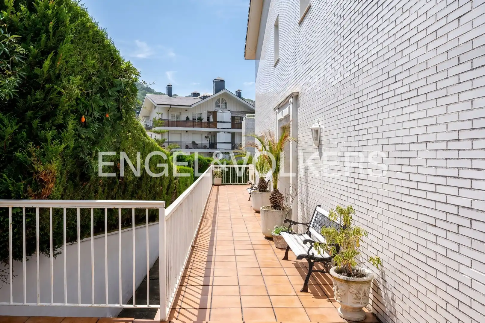 Vista exterior de Casa adosada en venda en Donostia - San Sebastián  amb Calefacció, Jardí privat i Terrassa