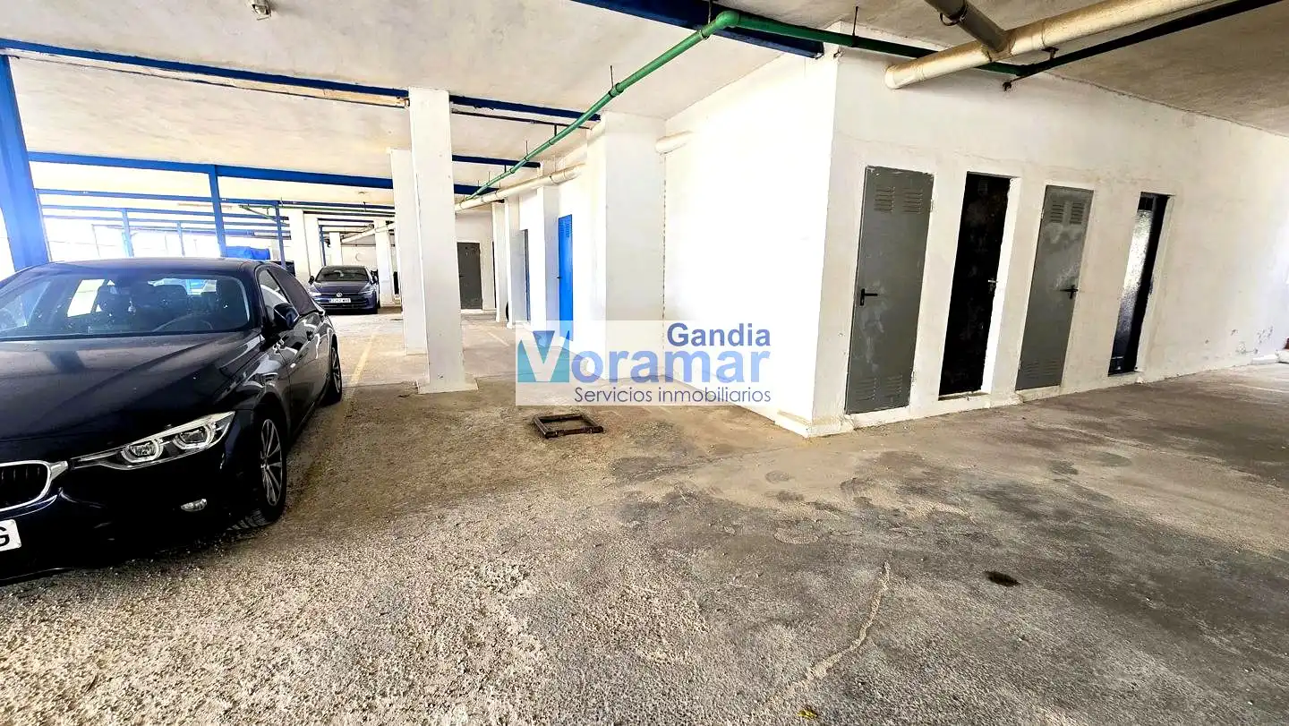 Aparcament de Apartament de lloguer en Gandia amb Terrassa, Moblat i Piscina comunitària