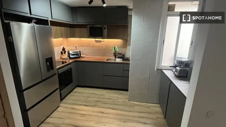 Cocina de Piso para compartir en Barcelona con Aire acondicionado, Calefacción y Amueblado