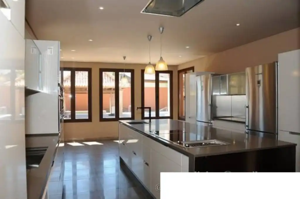 Cocina de Casa o chalet en venta en Bormujos con Aire acondicionado, Jardín privado y Terraza