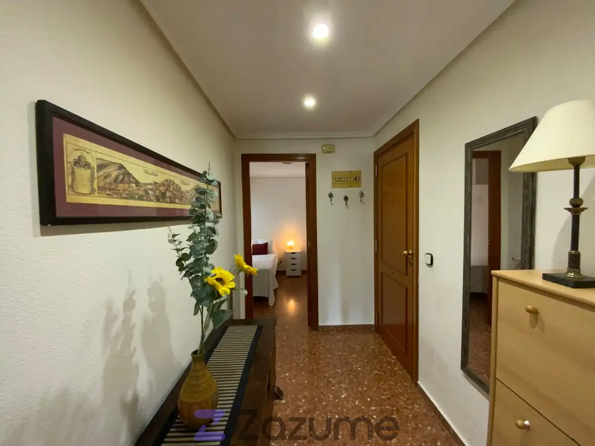 Wohnung zur Miete in Valencia mit Klimaanlage, Heizung und Terrasse