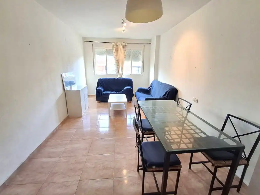 Sala de estar de Piso en venta en La Roda con Calefacción, Trastero y Balcón