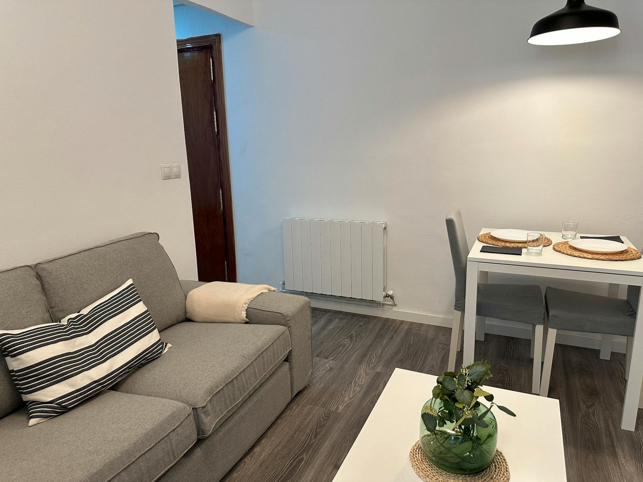 Sala d'estar de Pis de lloguer en  Madrid Capital amb Calefacció, Moblat i Rentadora