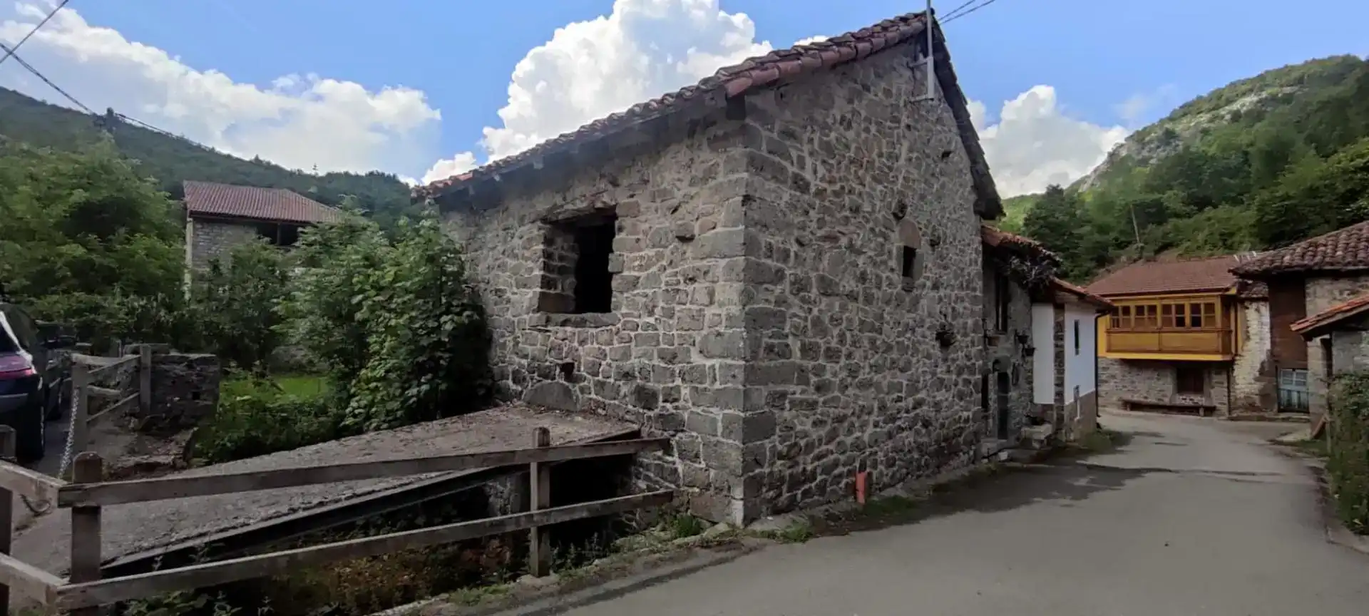 Vista exterior de Finca rústica en venda en Oseja de Sajambre, León