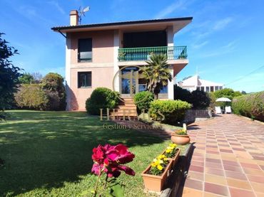 Villa mit Balkon zum Verkauf in Nigrán centro