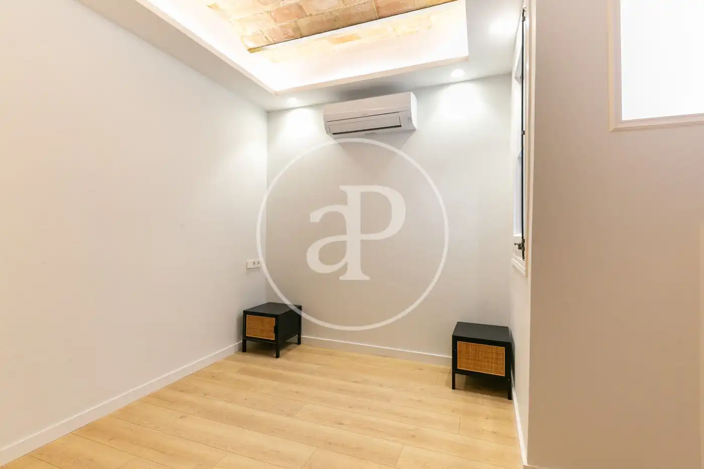 Flat for sale in Barcelona  with Air Conditioner, Heating and Balcony