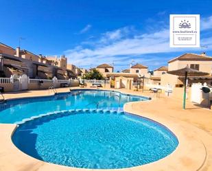 Piscina de Casa adosada en venda en Torrevieja amb Aire condicionat, Calefacció i Terrassa