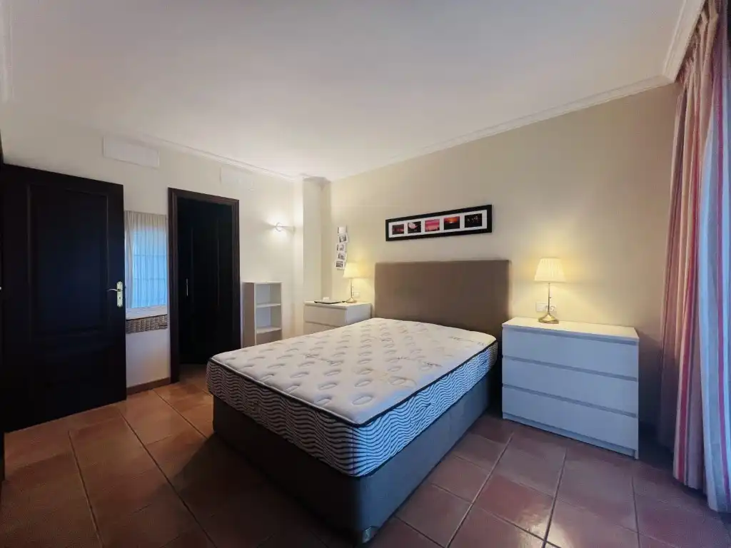 Dormitori de Apartament de lloguer en Calvià amb Aire condicionat i Moblat