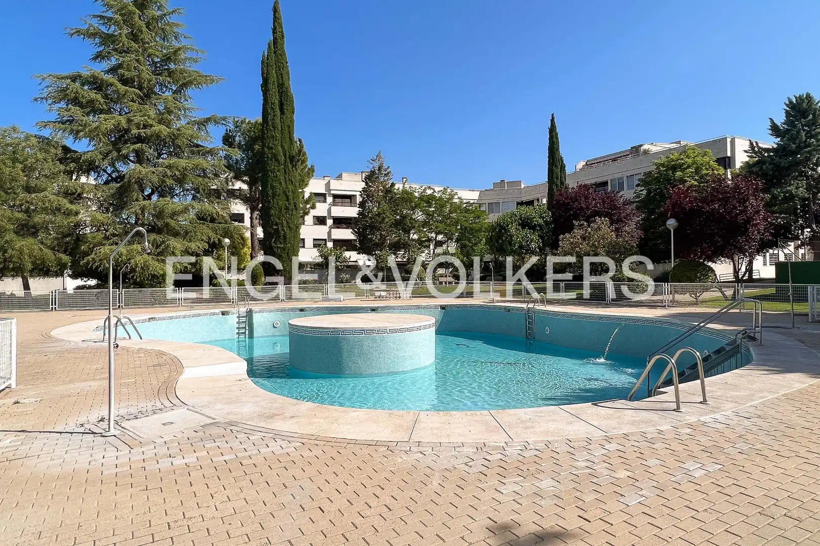 Piscina de Piso de alquiler en Pozuelo de Alarcón con Aire acondicionado, Calefacción y Terraza