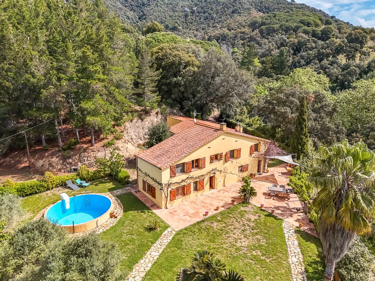 Exterior view of Country house for sale in Sant Iscle de Vallalta  with Heating, Terrace and Storage room