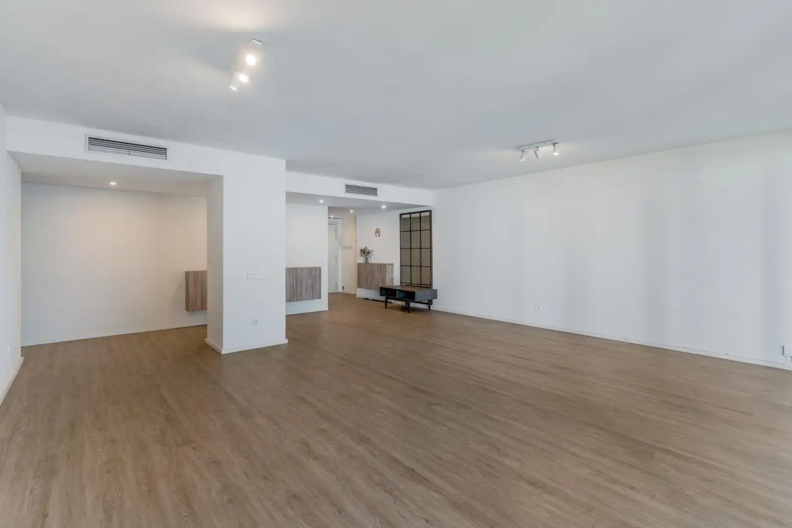 Living room of Flat for rent in Barcelona  with Air Conditioner, Heating and Parquet flooring