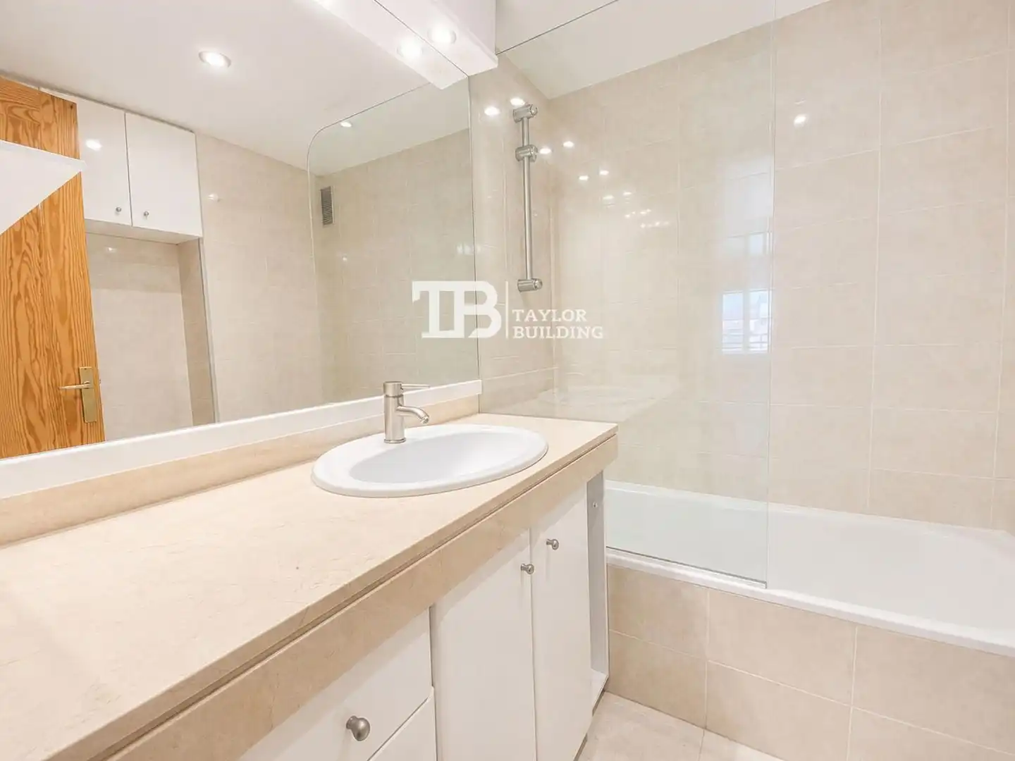 Baño de Piso en venta en  Palma de Mallorca con Aire acondicionado, Calefacción y Terraza