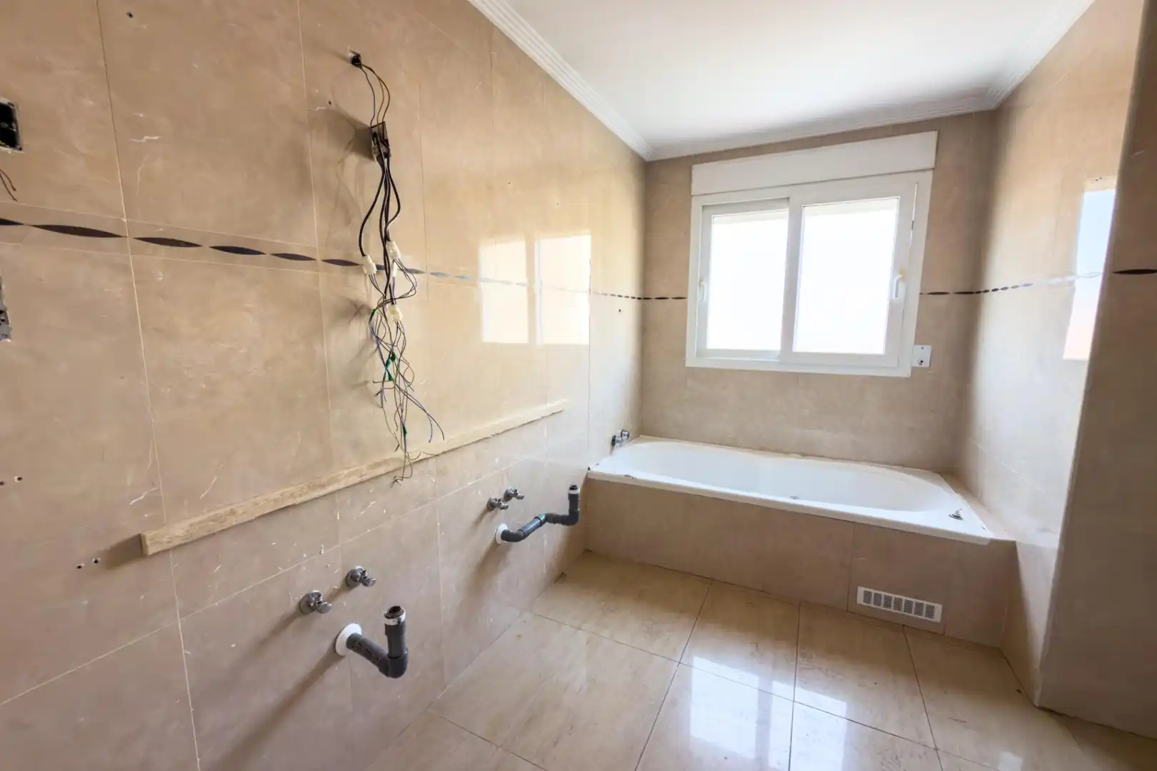 Bany de Pis en venda en Torrevieja amb Aire condicionat, Calefacció i Terrassa