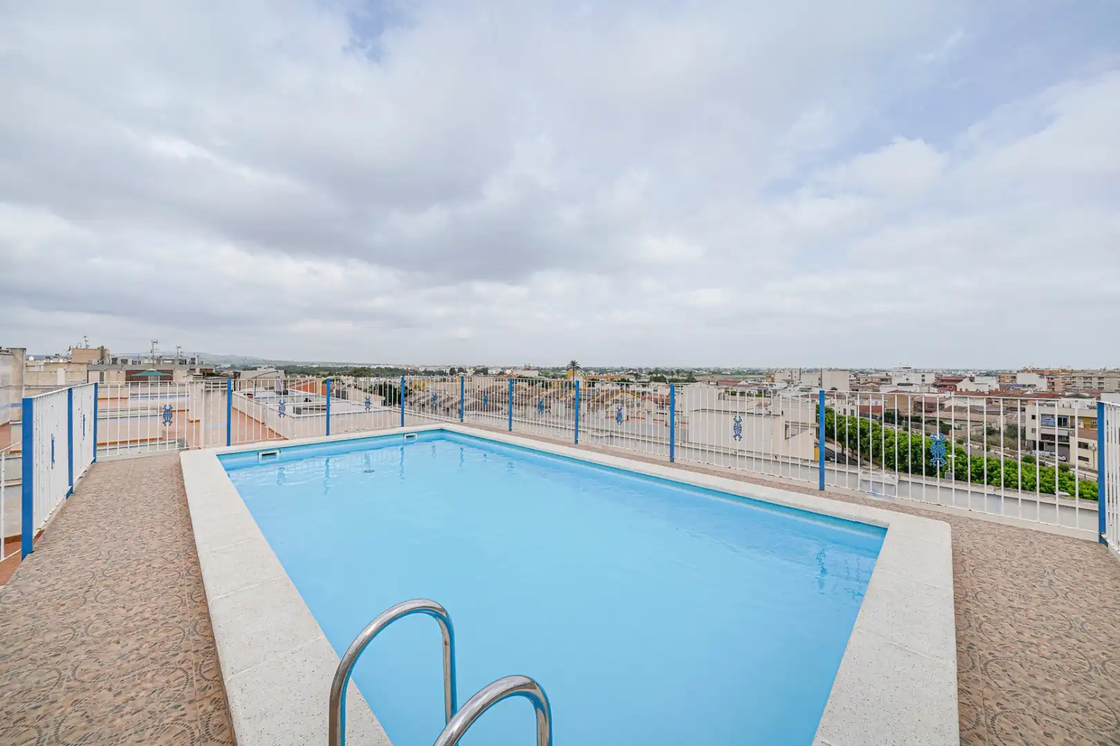 Swimming pool of Flat for sale in Rojales  with Oven, Balcony and Community pool