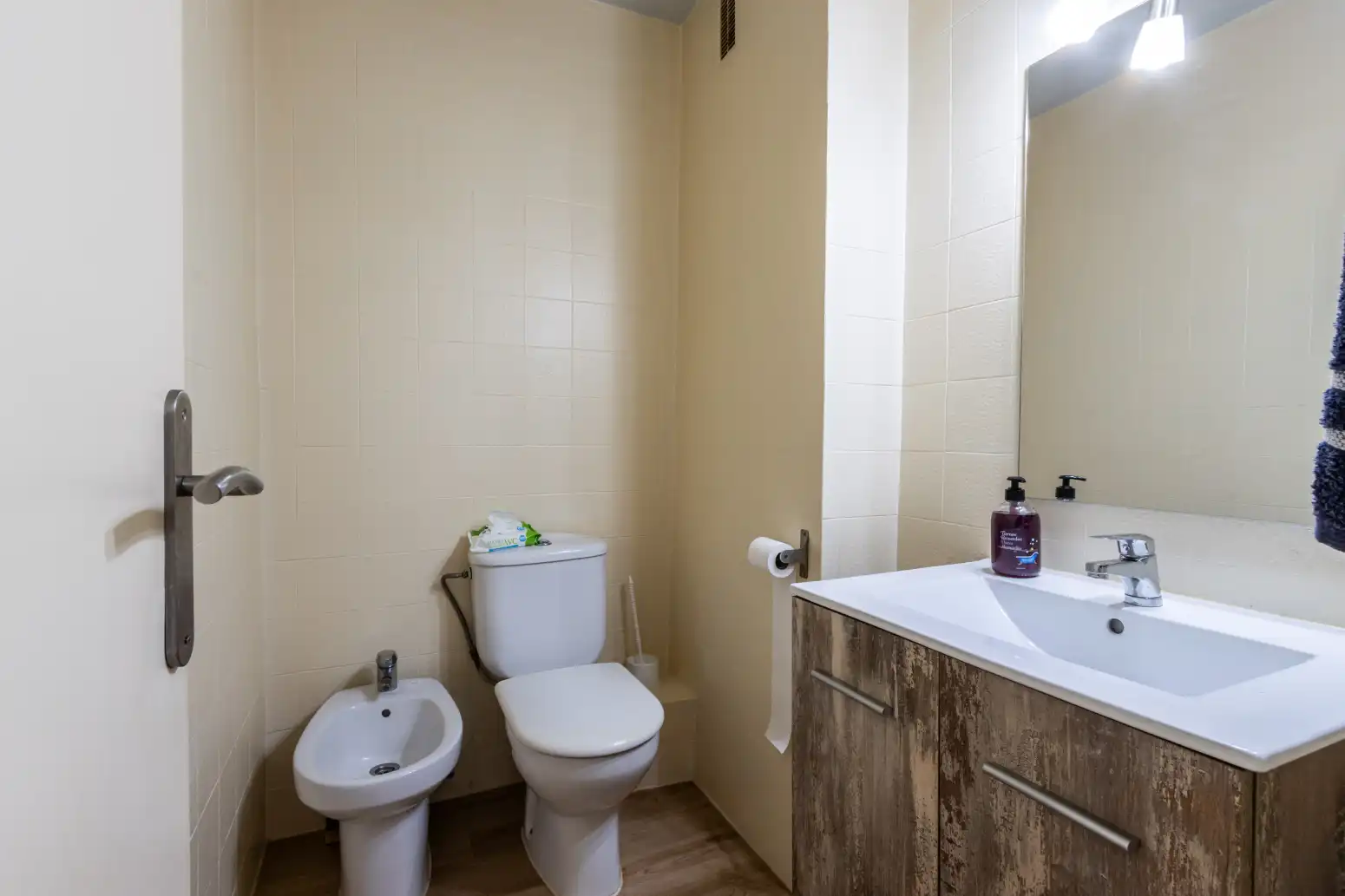 Bany de Pis en venda en Terrassa amb Parquet i Balcó