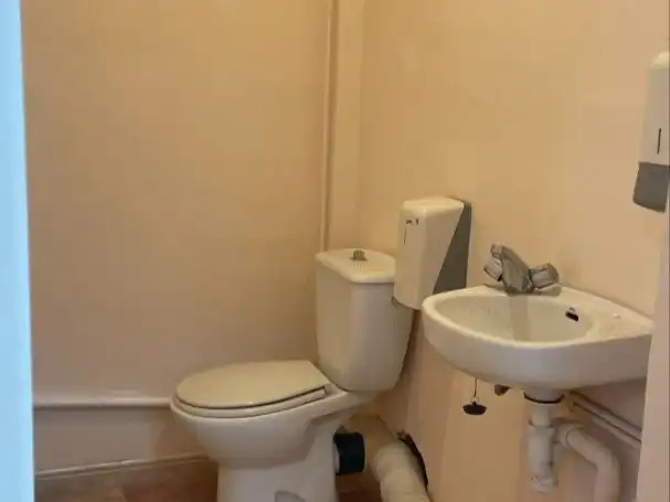 Baño de Local de alquiler en Badalona