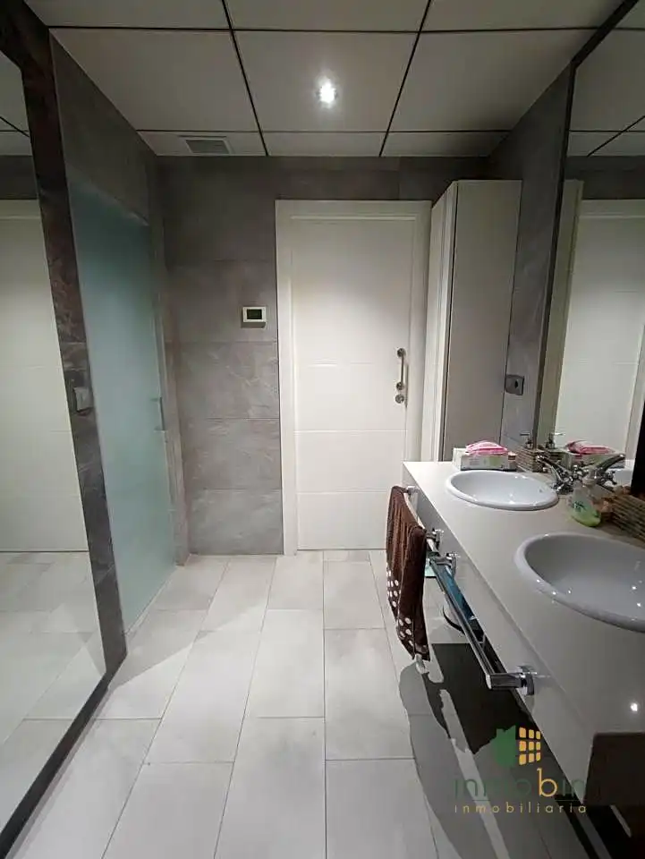 Baño de Piso en venta en Don Benito con Aire acondicionado, Terraza y Trastero