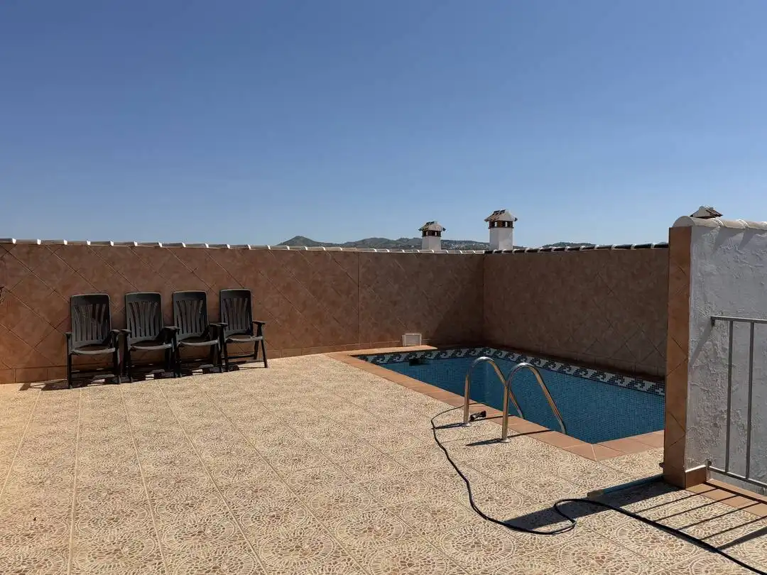 Piscina de Casa o chalet de alquiler en Periana con Terraza y Piscina