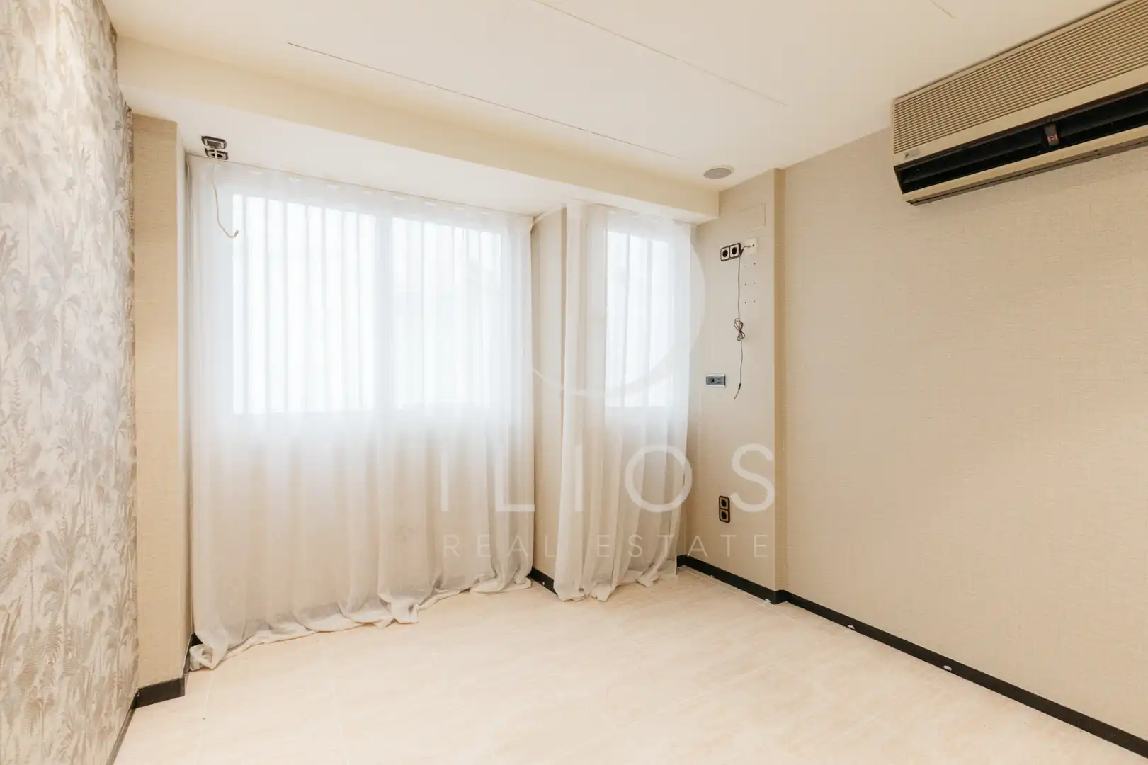 Habitación de Oficina en venta en Valencia con Aire acondicionado y Balcón